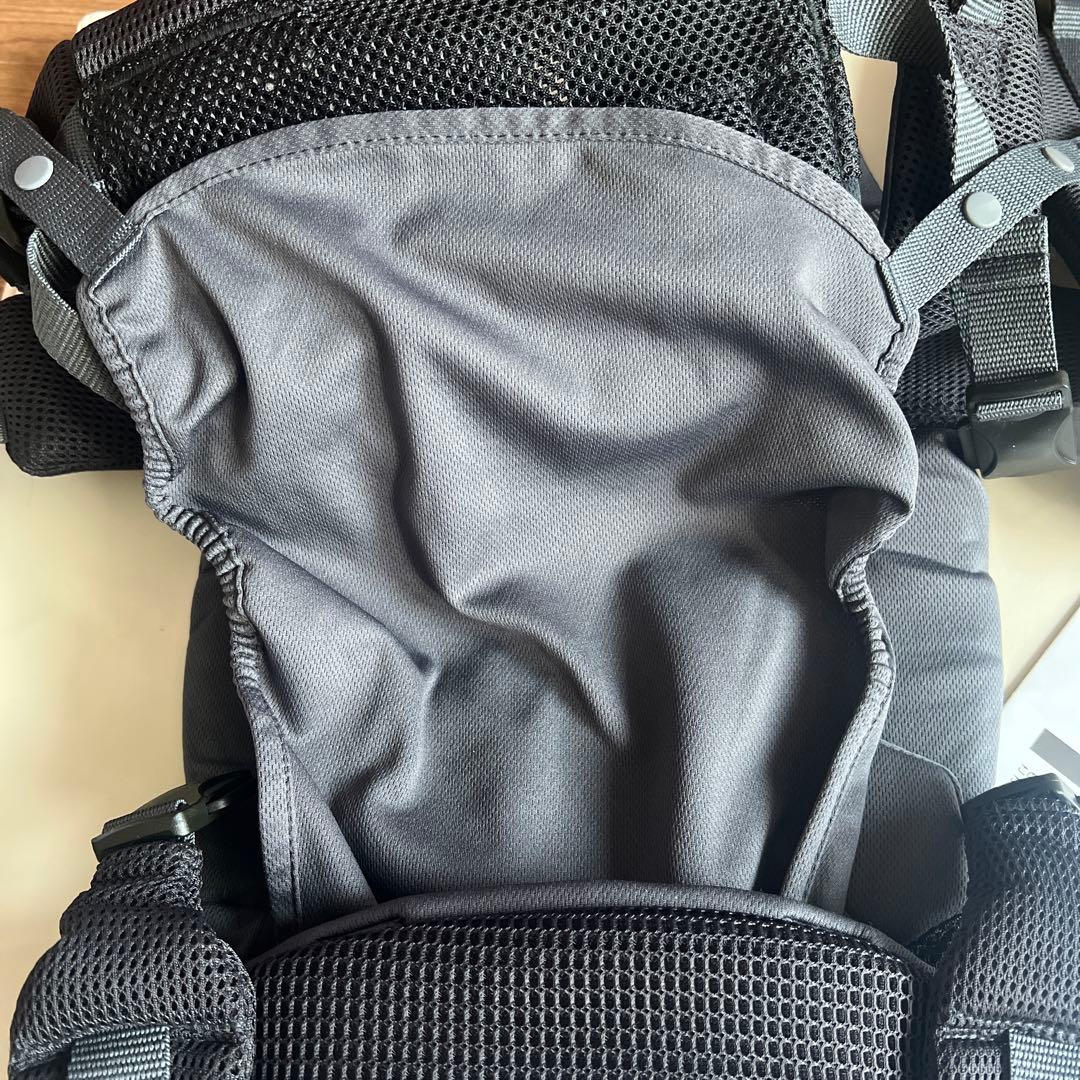 美品 アップリカ ラクリス 抱っこ紐 ダークグレー