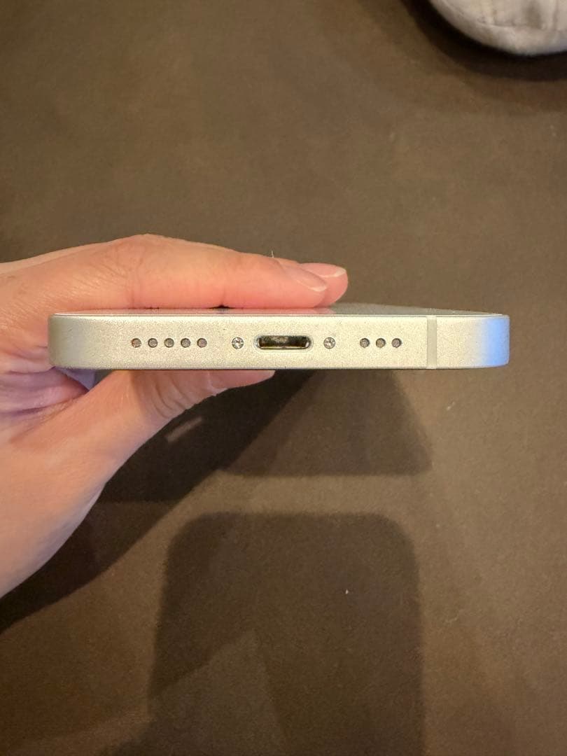 Apple iPhone 13 256GB ホワイト 本体 バッテリー82%