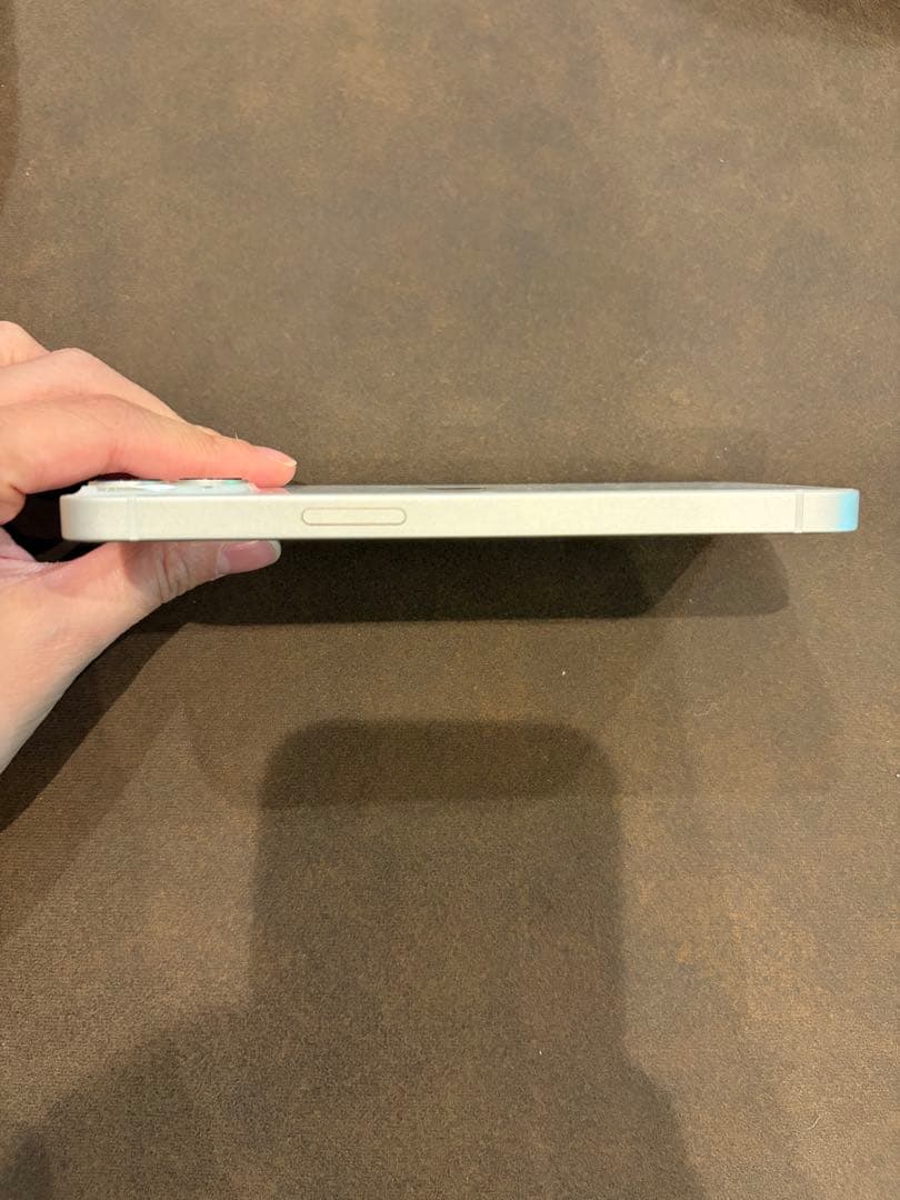 Apple iPhone 13 256GB ホワイト 本体 バッテリー82%