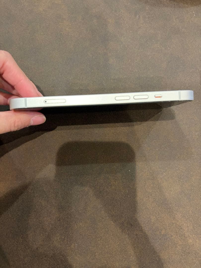 Apple iPhone 13 256GB ホワイト 本体 バッテリー82%