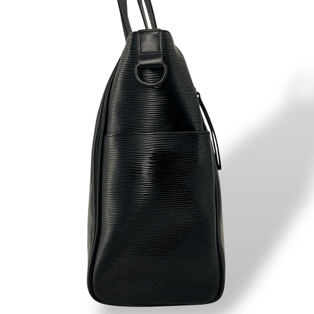 ヴィヴィアンウエストウッド　フロウ　トートバッグ　肩掛け可　A4可　オーブ　塩ビ