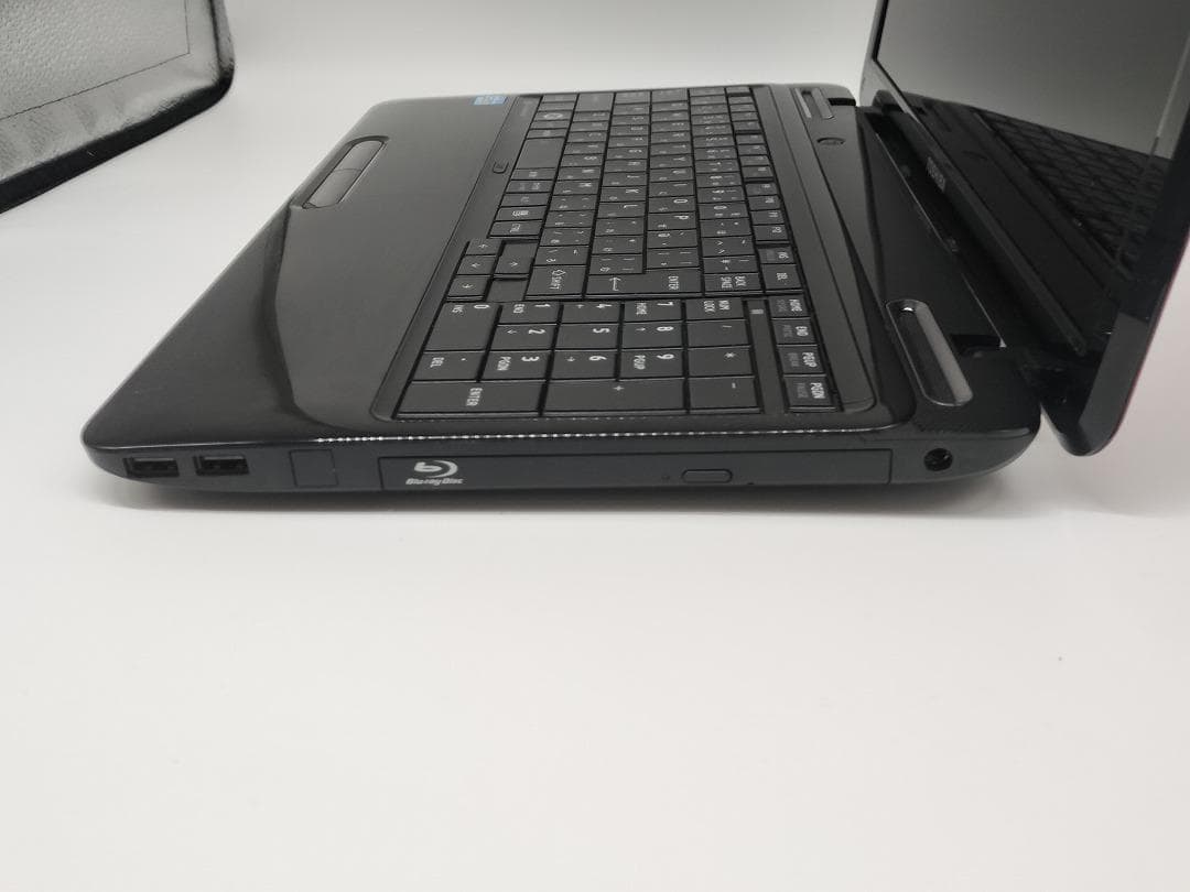 【東芝】爆速 Corei7/新品SSD256GB 15.6 ノートパソコン B7