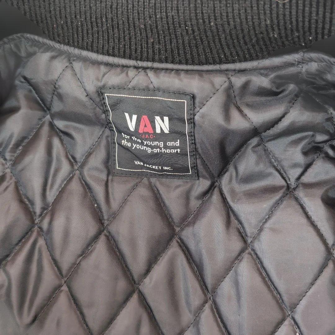 VAN スタジャン　ブラック