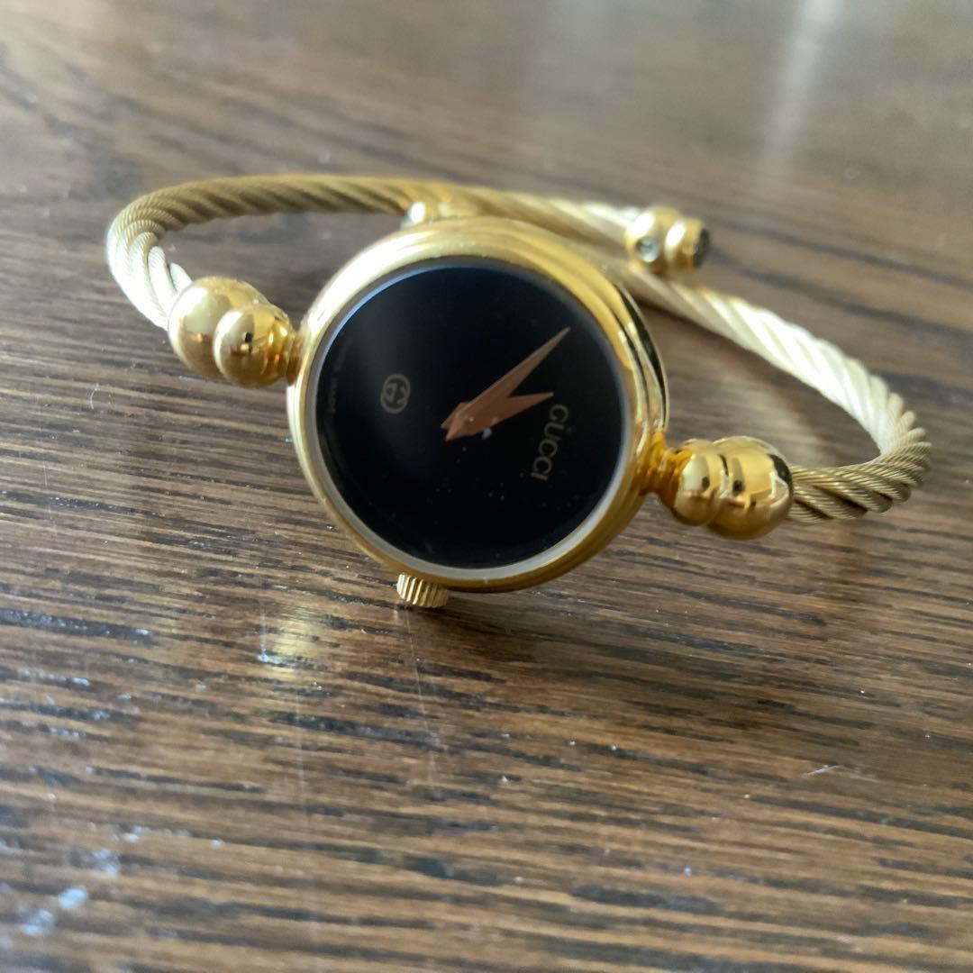 Gucci ゴールド バングル時計