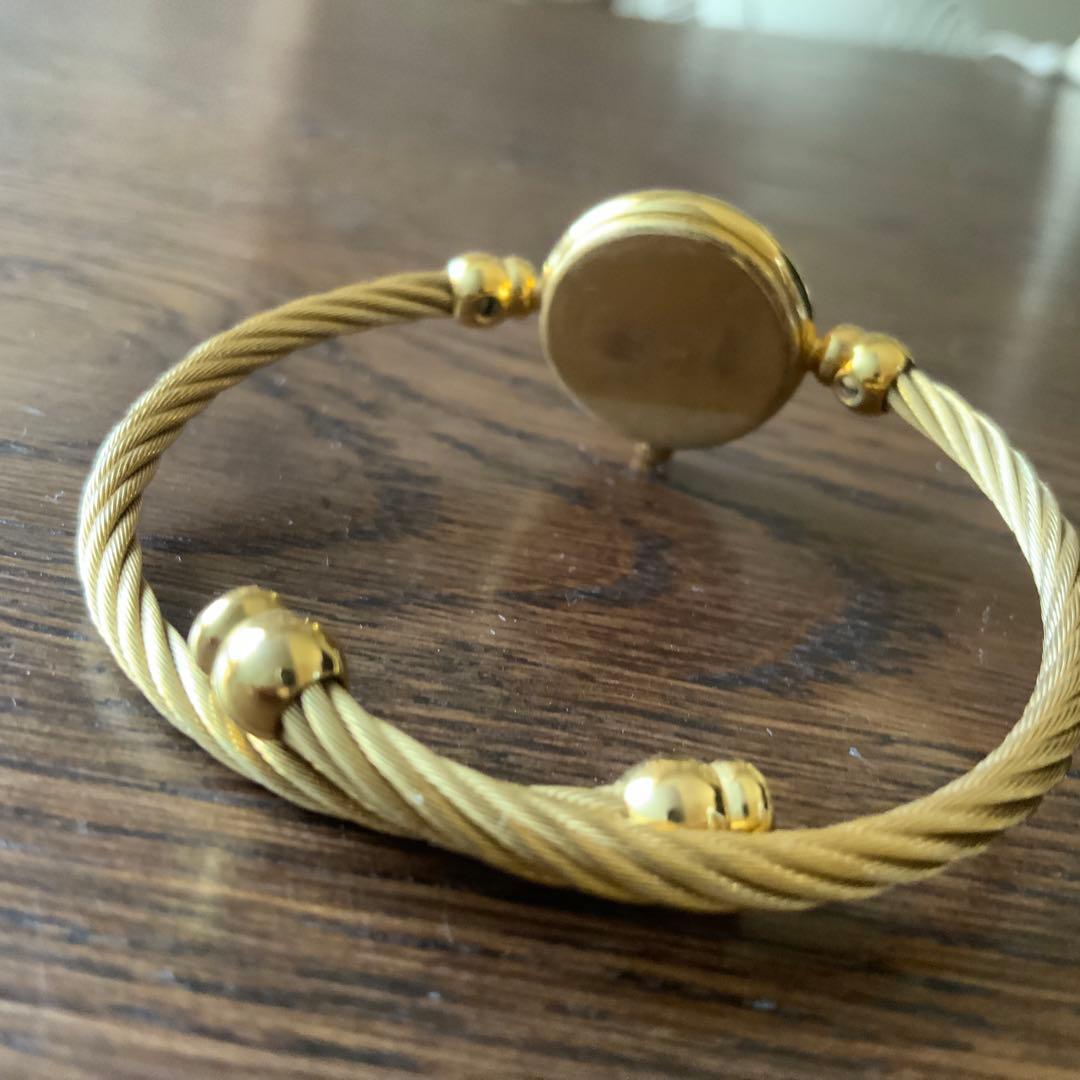 Gucci ゴールド バングル時計