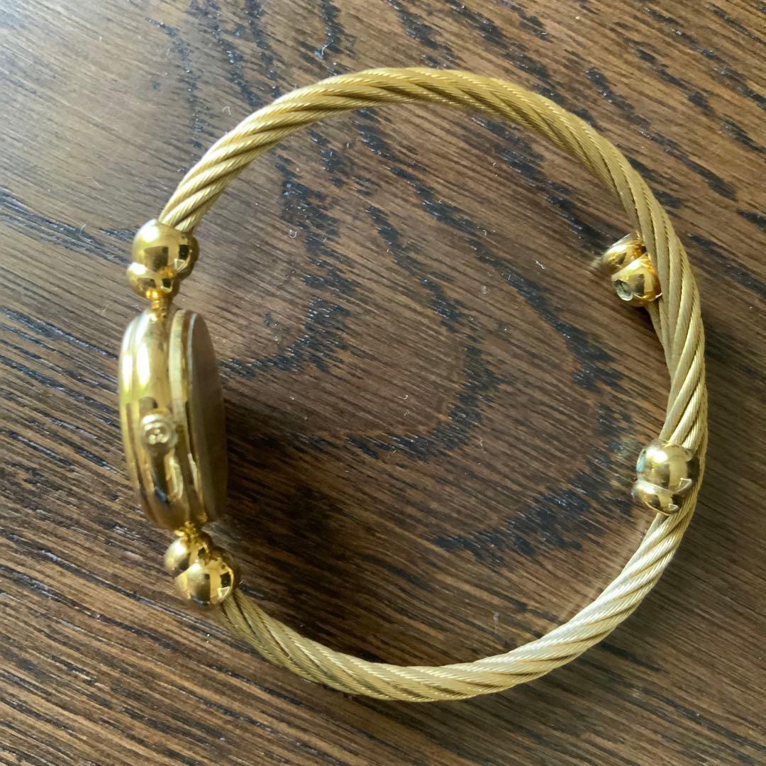 Gucci ゴールド バングル時計