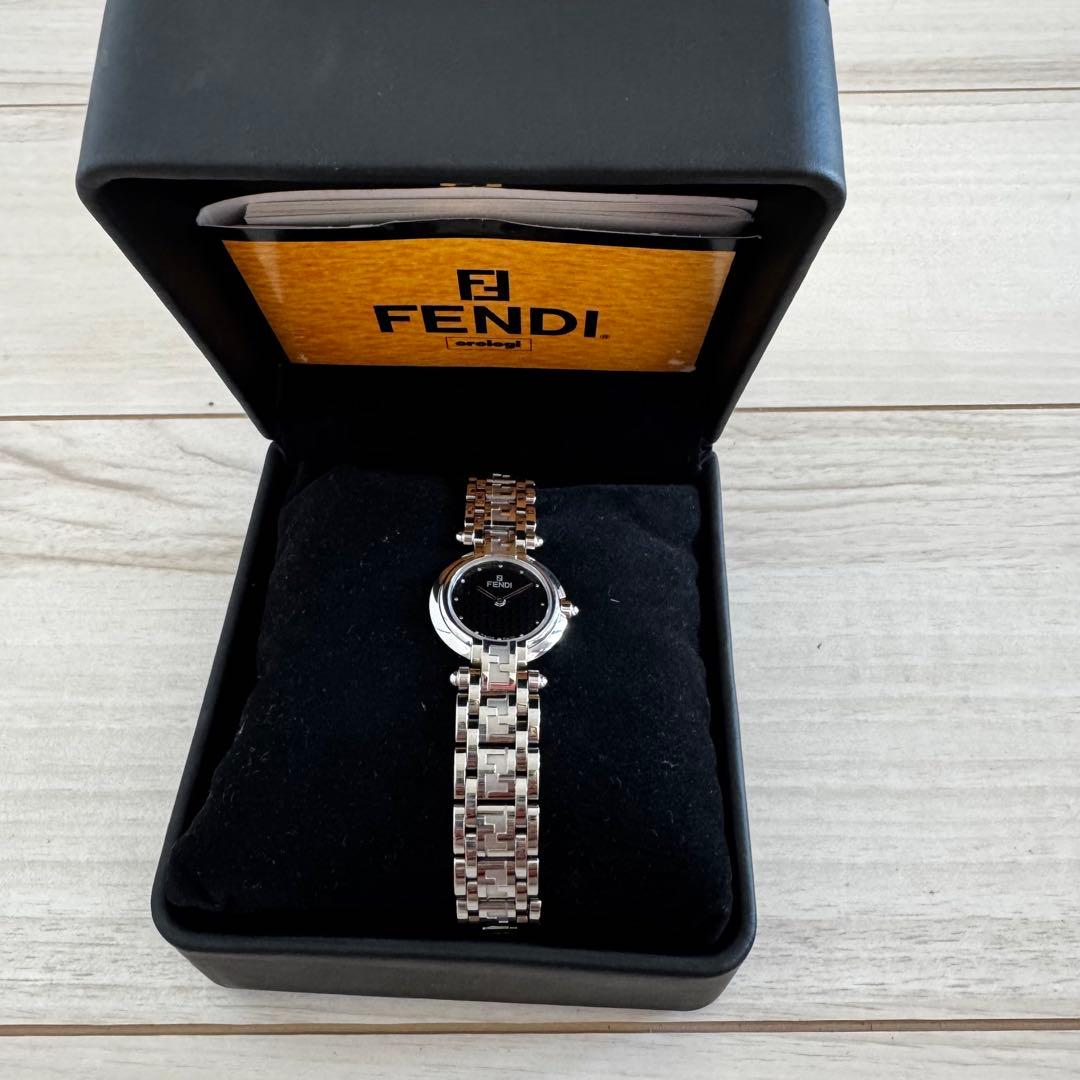 美品　FENDI フェンディ ズッカ柄 ラウンドフェイス 腕時計　レア