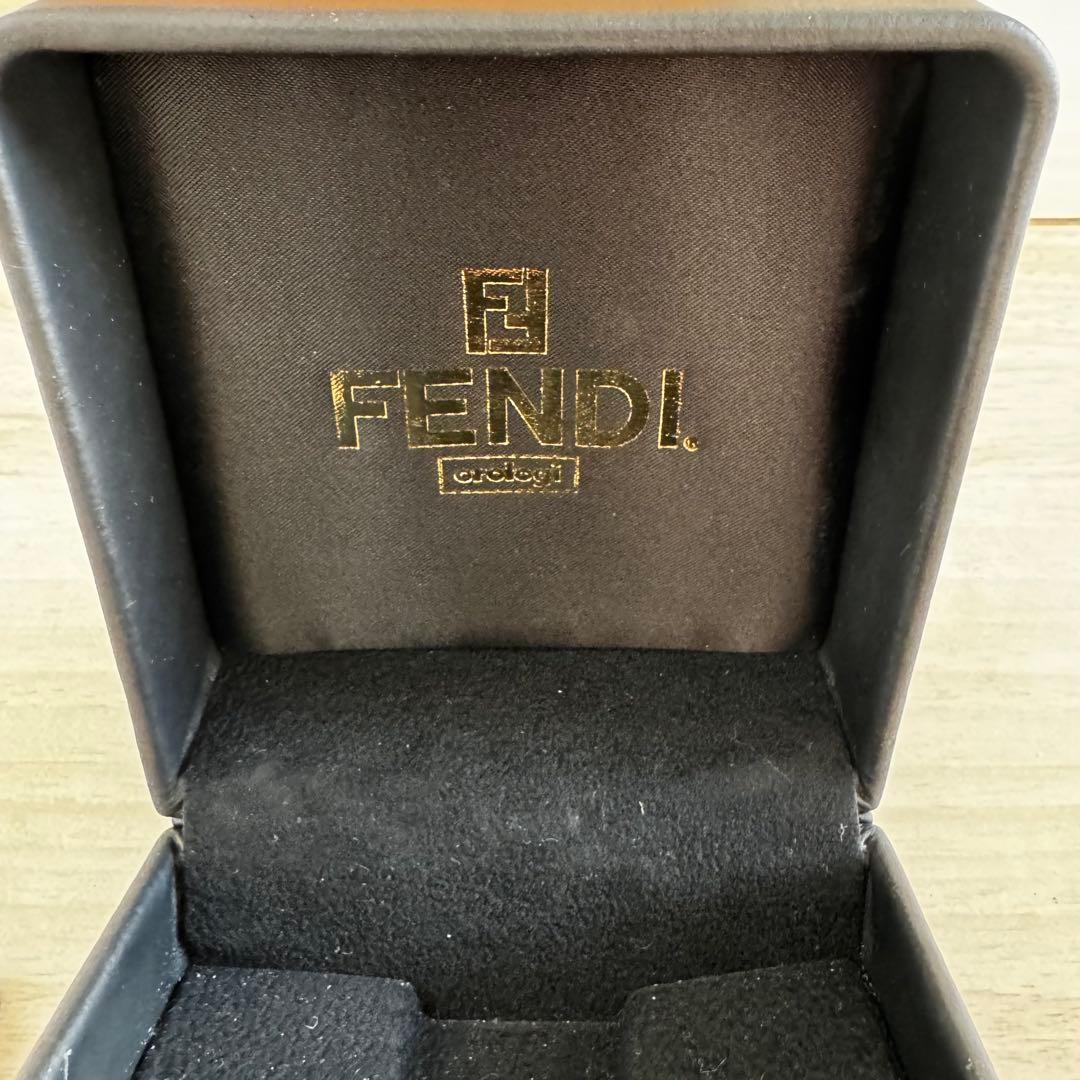 美品　FENDI フェンディ ズッカ柄 ラウンドフェイス 腕時計　レア