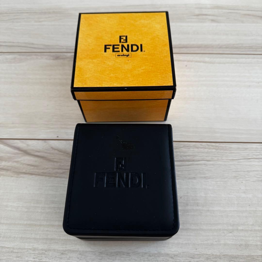 美品　FENDI フェンディ ズッカ柄 ラウンドフェイス 腕時計　レア