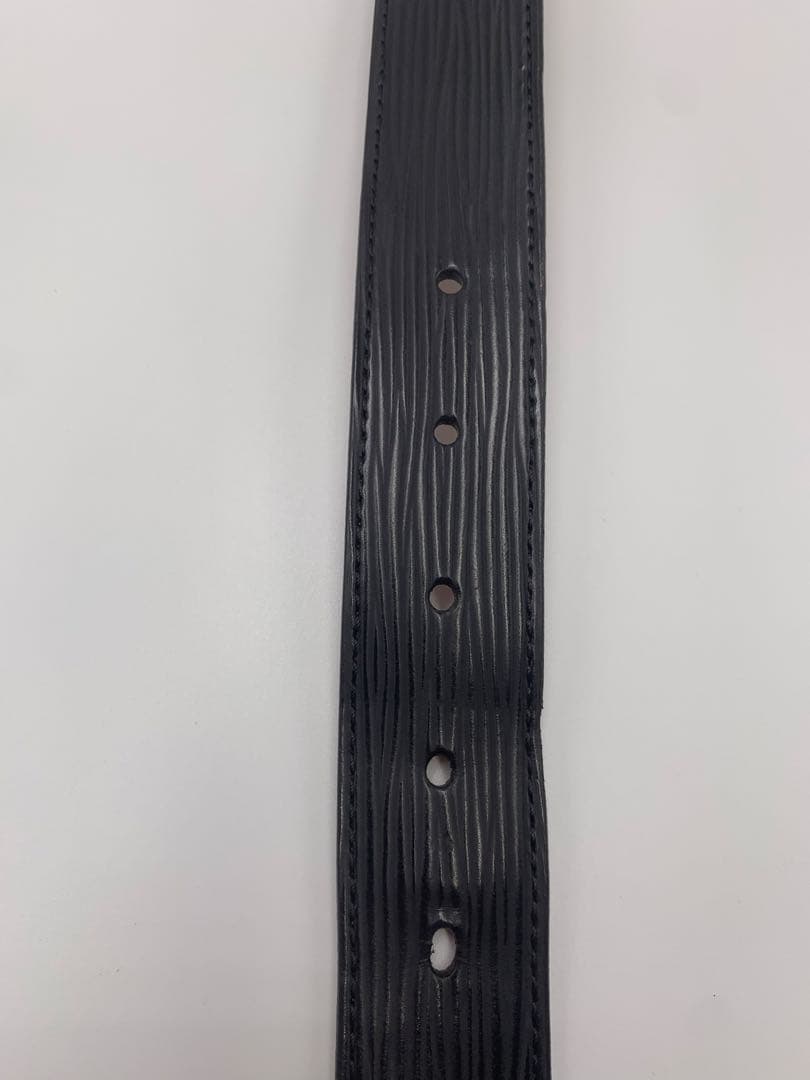 ルイヴィトン サンチュール LV　イニシャル　エピ レザー ブラック P55