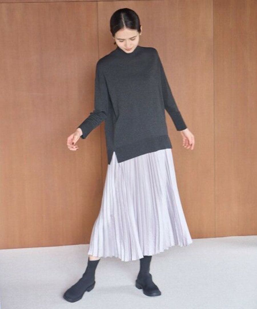 新品 タグ付✨UNFILO❤️プリーツスカート ライトグレー XL 大きいサイズ