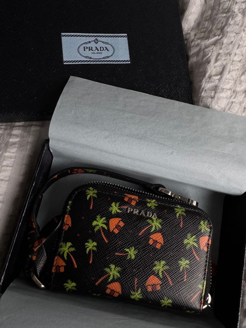 prada ジップ財布 カードケース