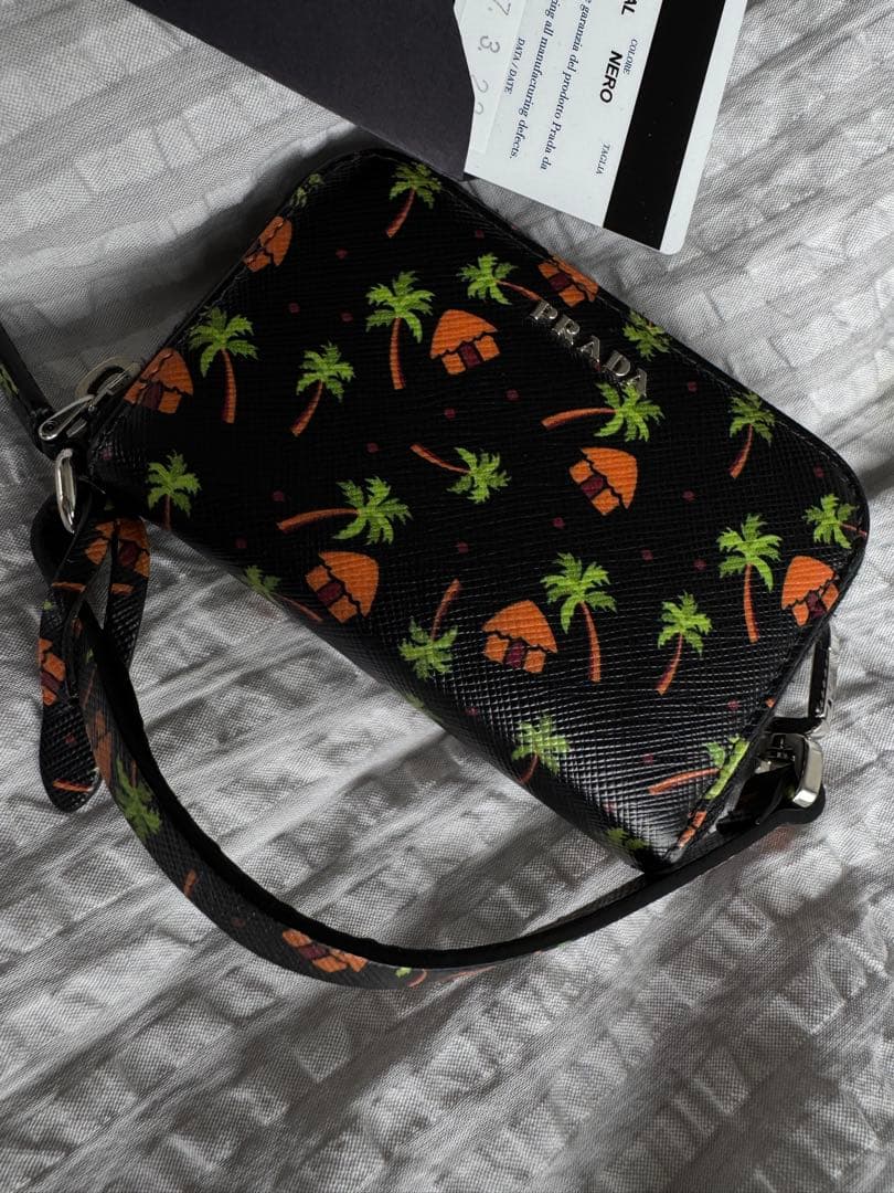 prada ジップ財布 カードケース