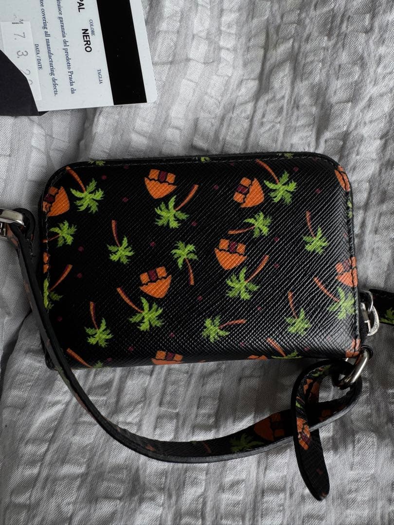 prada ジップ財布 カードケース