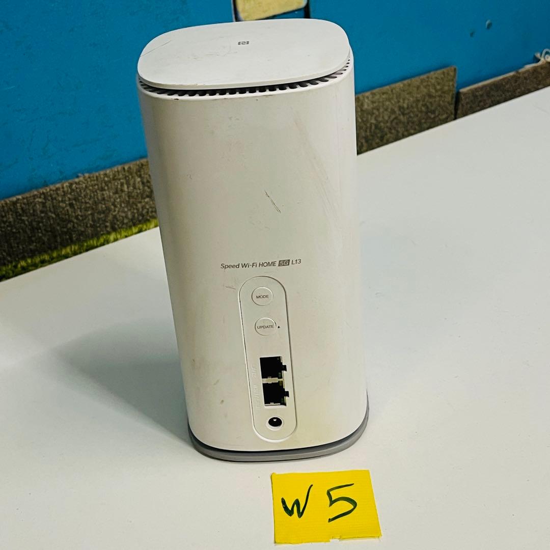 ZTE Speed Wi-Fi  5G L13 ホ黒のアダプター付き