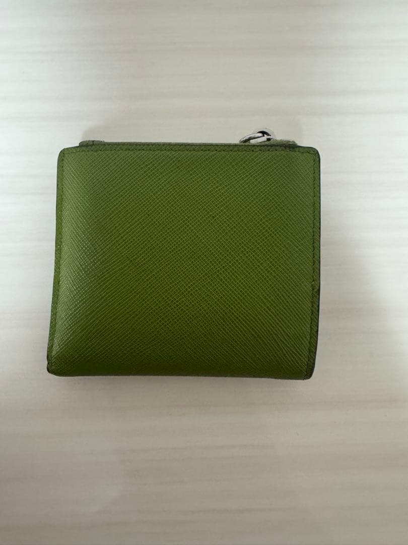 PRADA オリーブグリーン ケース