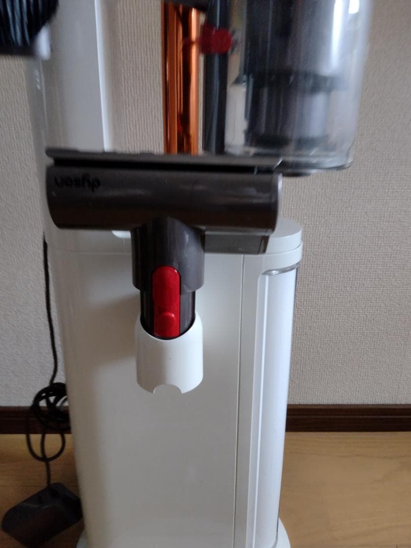 ダイソン★掃除機★V10★SV12★バッテリー新品と同等★スタンド付き1