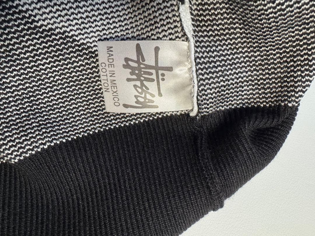 Stussy グラフィックニット 長袖スウェット ブラック ロゴ入り