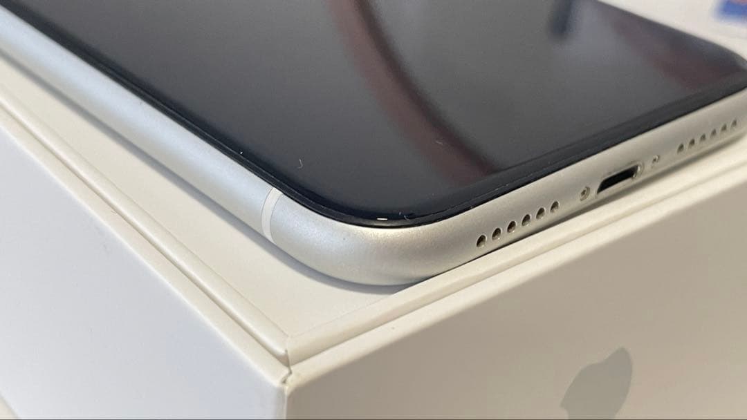 Apple iPhone XR SIMフリー　ホワイト 美品