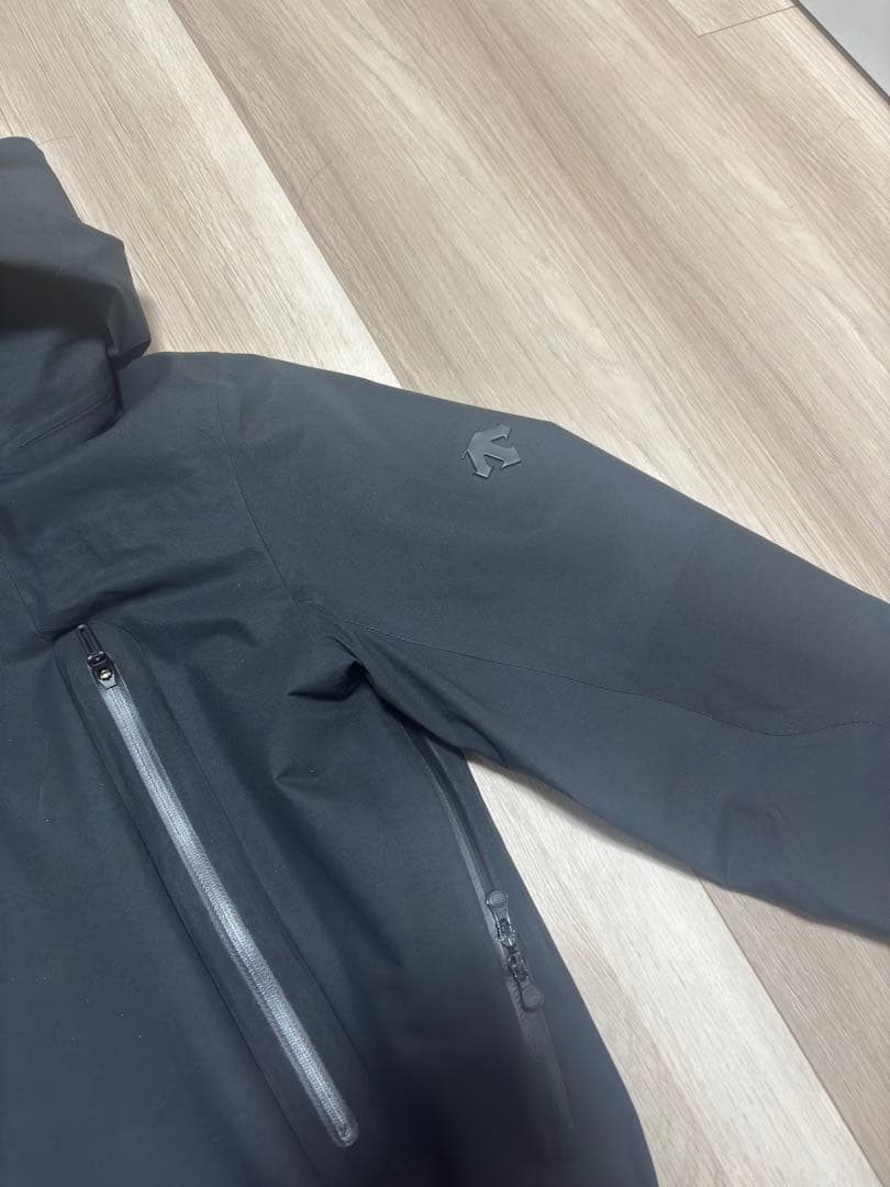 デサントオルテライン　シェルジャケット　マウンテンパーカー