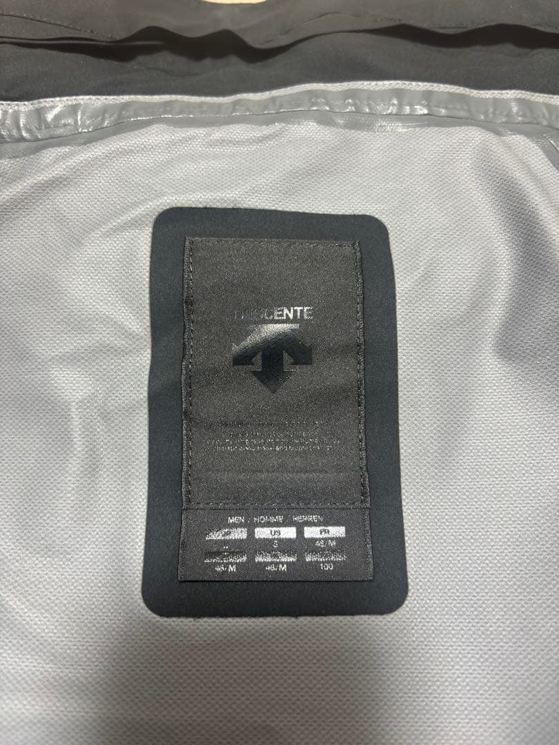 デサントオルテライン　シェルジャケット　マウンテンパーカー