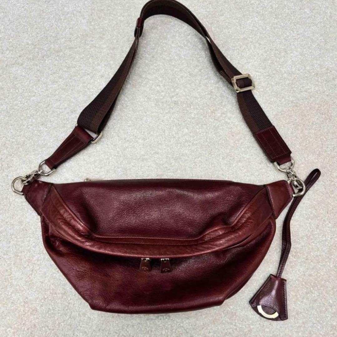 アニアリ　レザーボディバッグ　ワインレッド　ブラウン　ショルダー　aniary