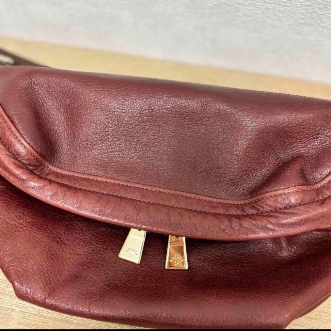 アニアリ　レザーボディバッグ　ワインレッド　ブラウン　ショルダー　aniary