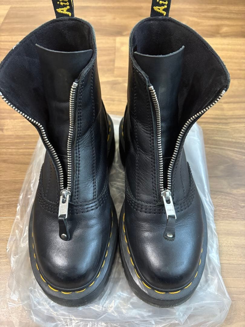 ドクターマーチン厚底ブーツ ジッパー、おまけ付き