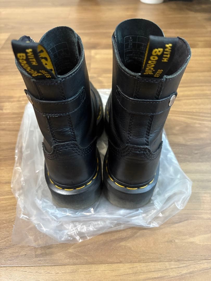 ドクターマーチン厚底ブーツ ジッパー、おまけ付き