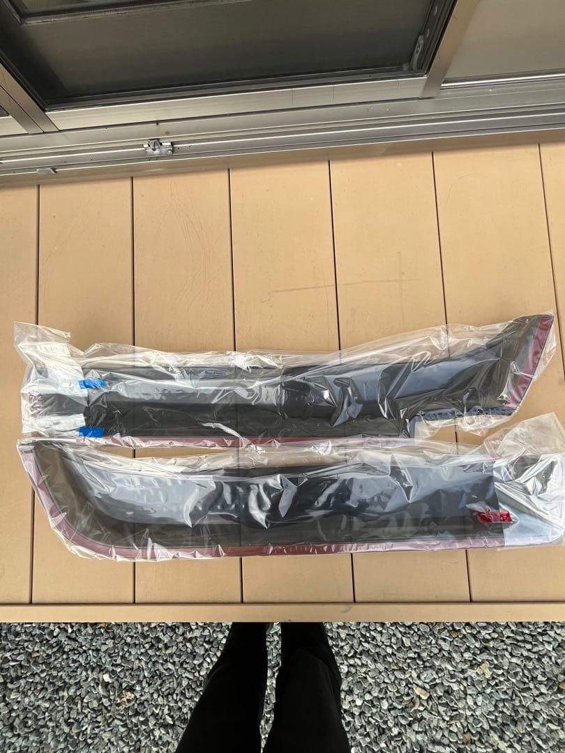 新品　未使用　UDトラックス クオン　純正ドアバイザー