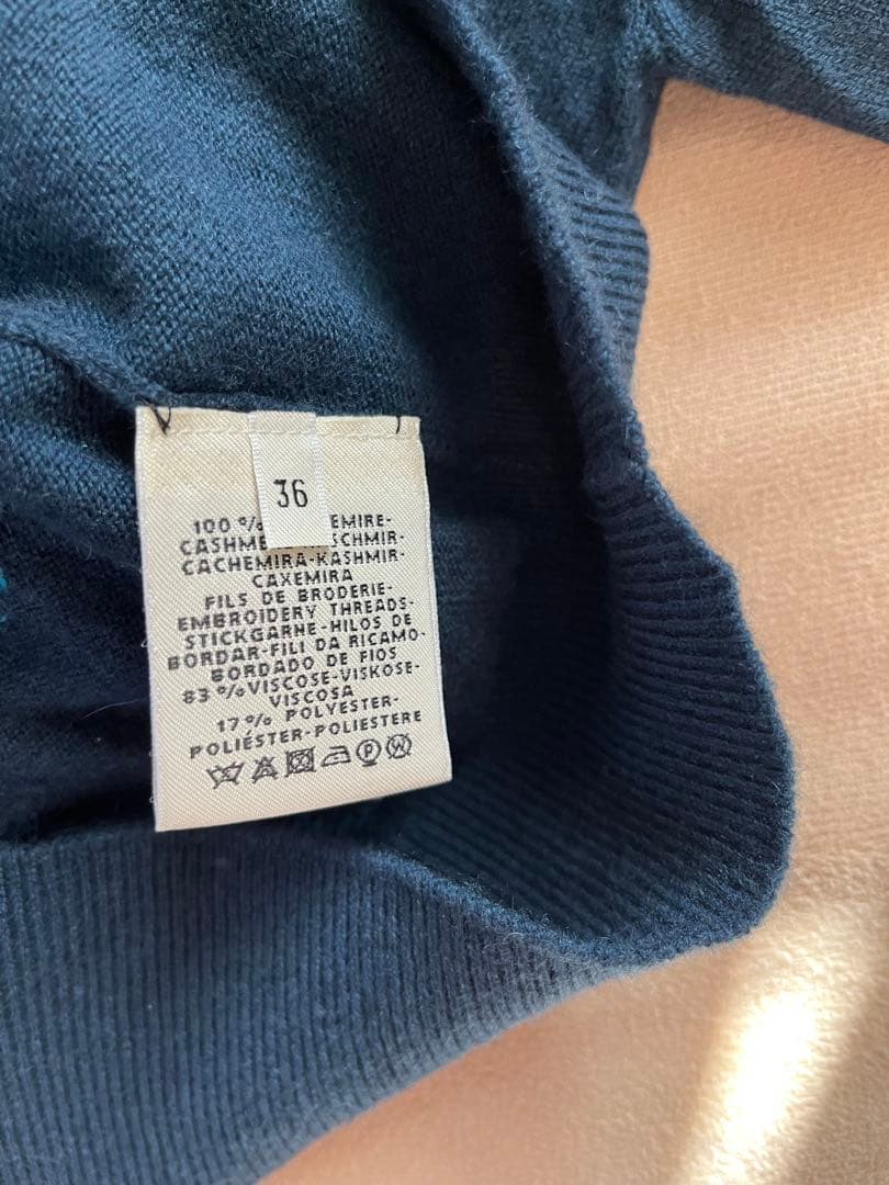 HERMES ネイビー 刺繍セーター（難あり）