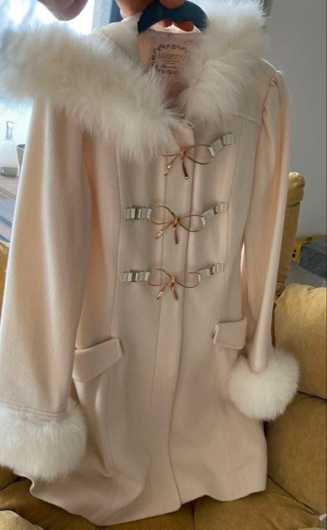 【さくら】LODISPOTTO スウィートリュバンダッフルコート　白