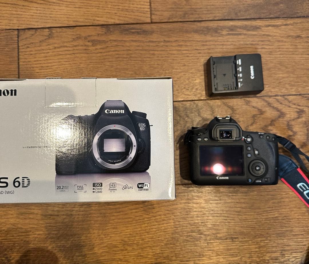 美品　Canon EOS 6D 本体 バッテリー充電器付き