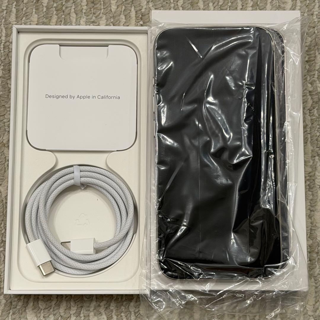Apple iPhone15Pro本体ホワイトチタニウム256GB SIMフリー