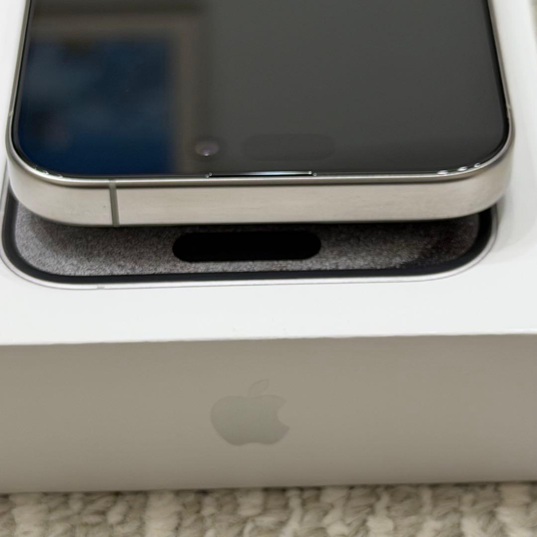 Apple iPhone15Pro本体ホワイトチタニウム256GB SIMフリー