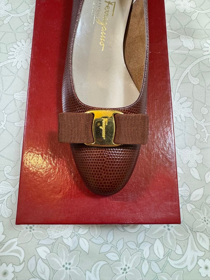 Salvatore Ferragamo ブラウン レザー パンプス