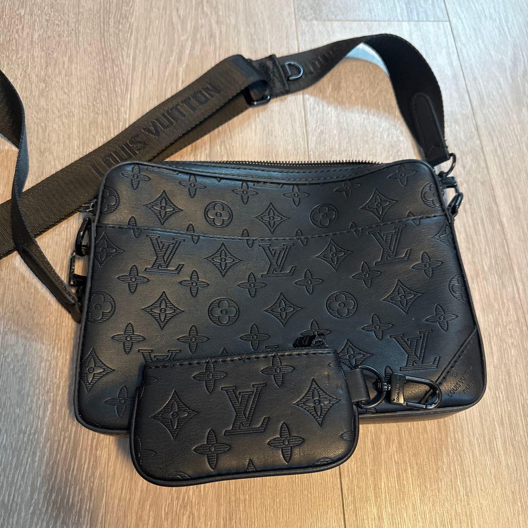 Louis Vuitton ブラック メッセンジャーバッグ