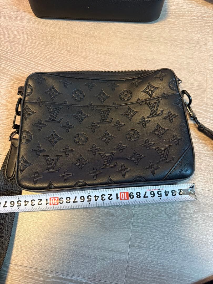 Louis Vuitton ブラック メッセンジャーバッグ