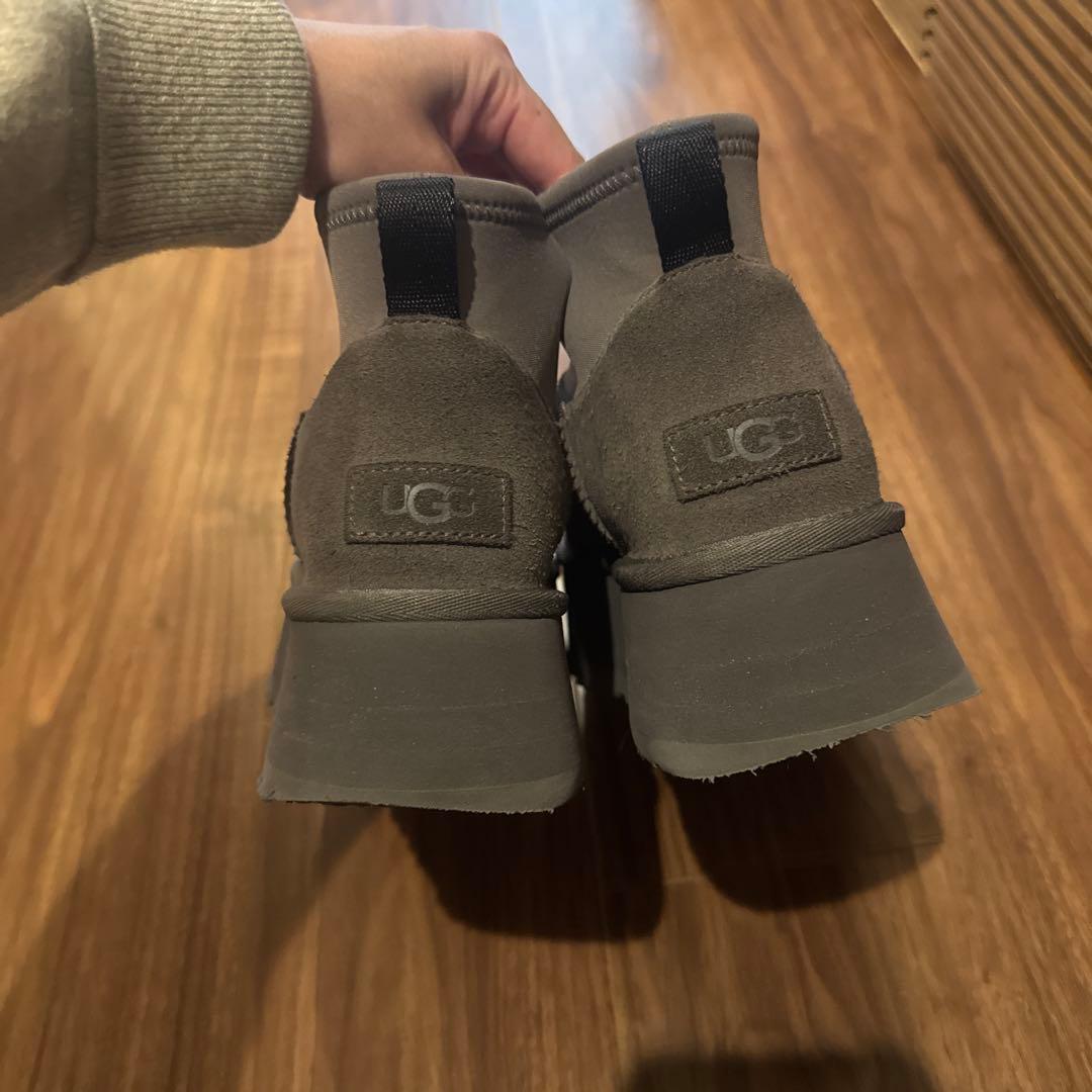 UGG グレー 厚底ムートンブーツ