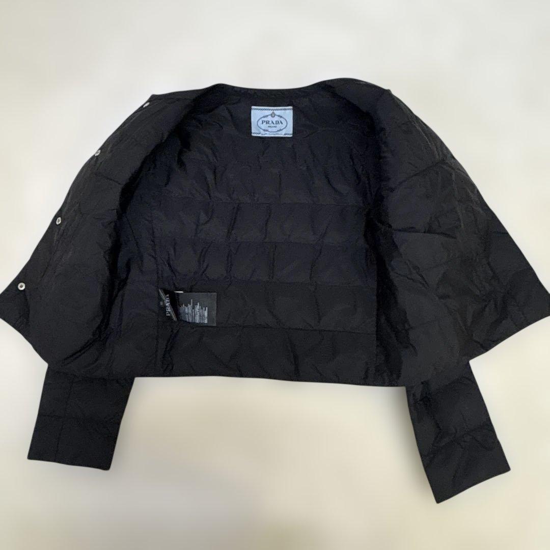 PRADA ライトダウン ブラック ダウンジャケット 三角プレート ノーカラー