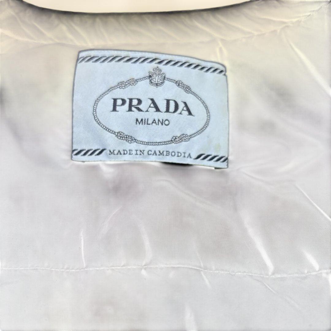 PRADA ライトダウン ブラック ダウンジャケット 三角プレート ノーカラー