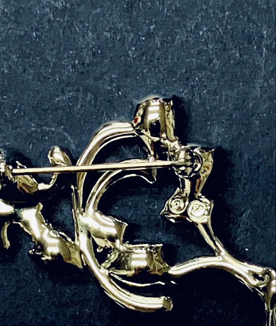 [SWAROVSKI]未使用・心動かす美しさ、輝く技巧スワロフスキーのブローチ