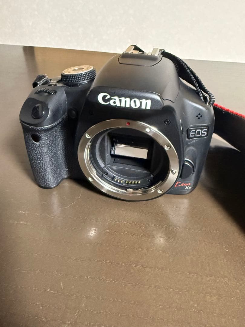 Canon EOS Kiss X3 デジタル一眼レフカメラ　レンズ無し