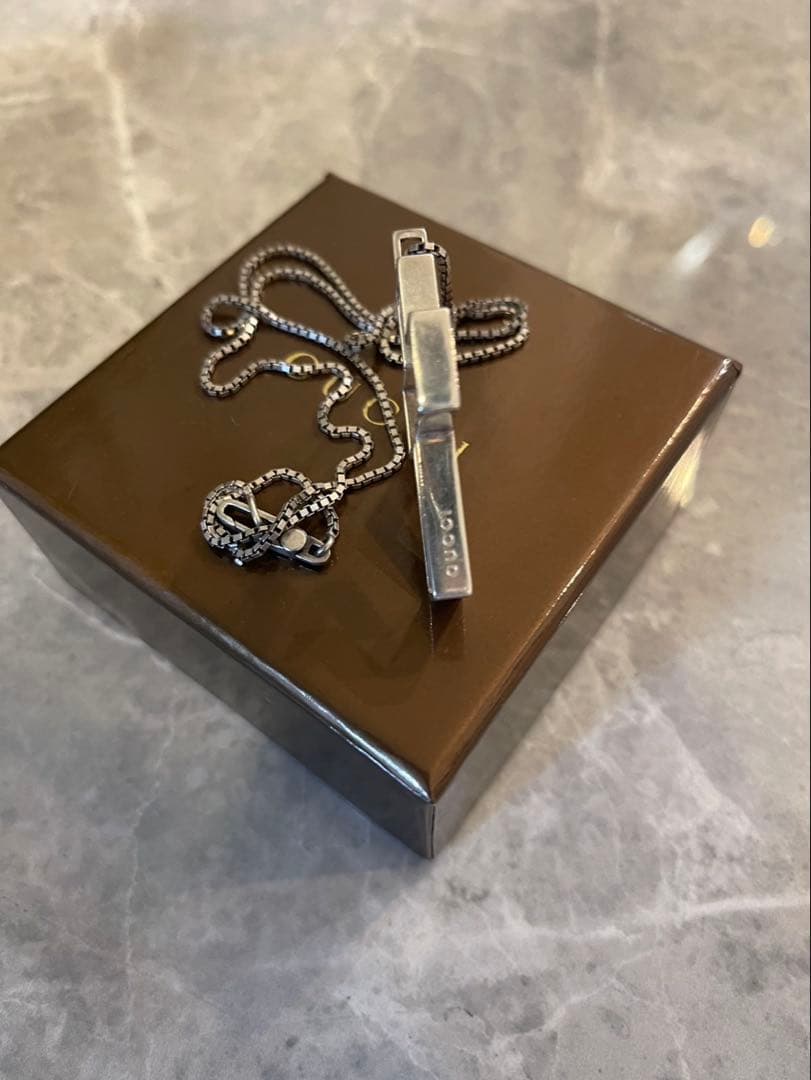 GUCCI クロスネックレス
