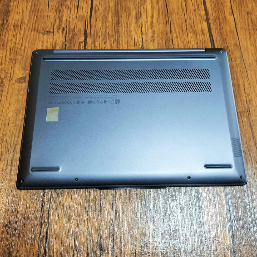 Yoga Slim 6 /i5-1240P/16GB/2.2K/Office付