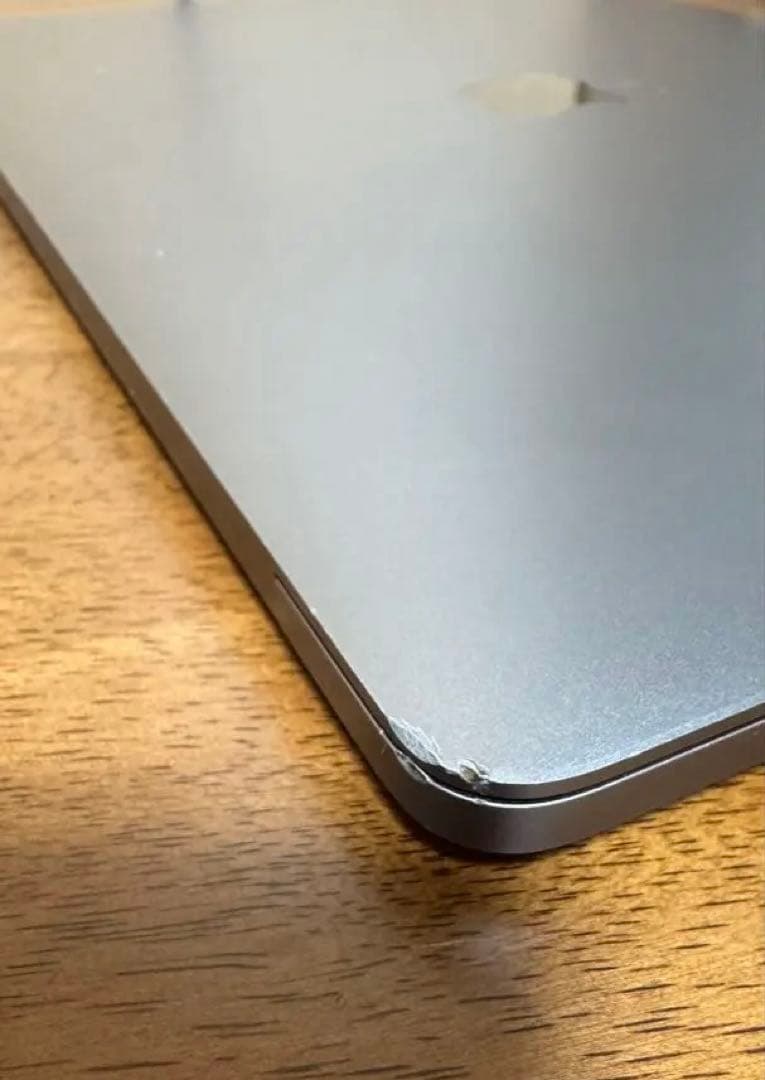 MacBook 2016 8GB,1TBシルバー 本体 凹みあり 電源不良