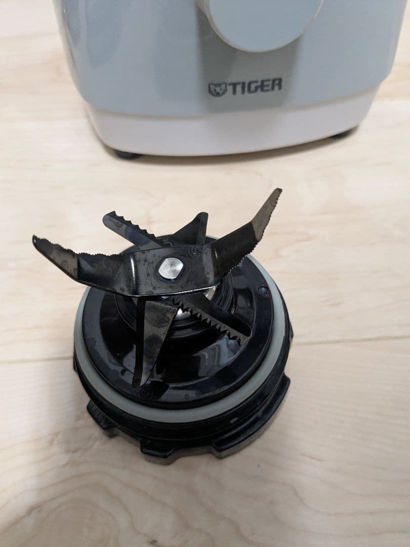 TIGER ミキサー　ブレンダー SKT-N101GM