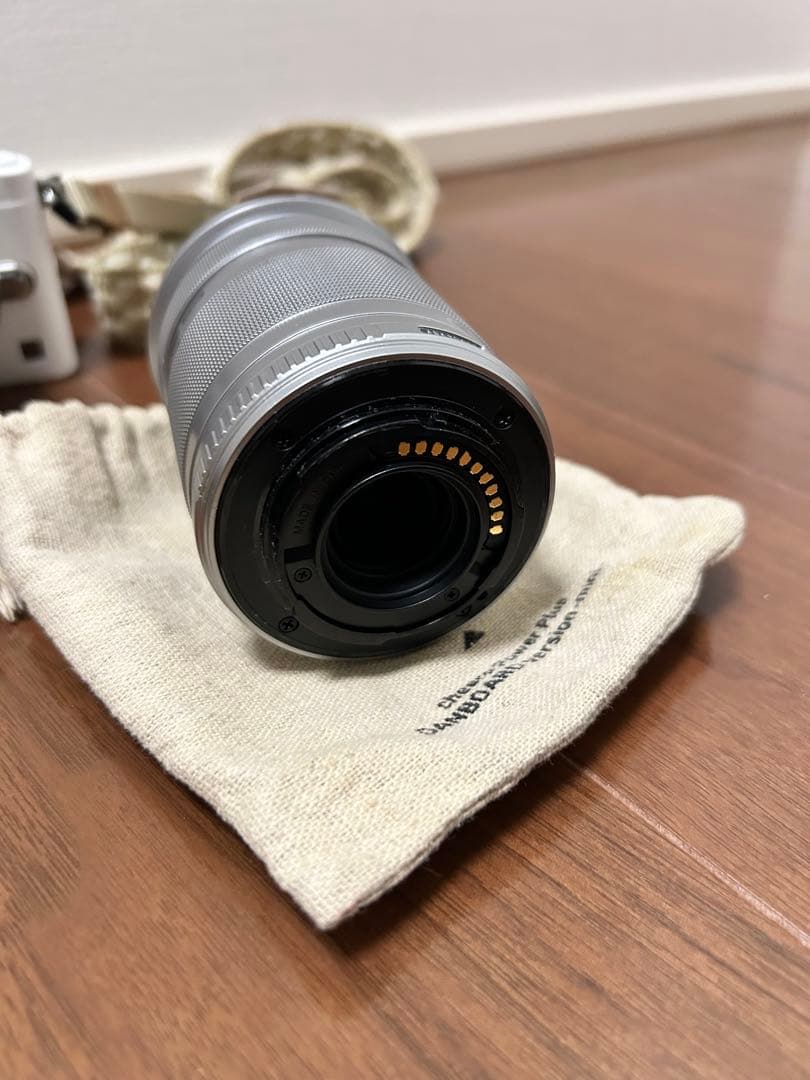 OLYMPUS ミラーレス一眼 ホワイト