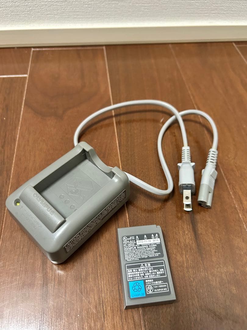 OLYMPUS ミラーレス一眼 ホワイト