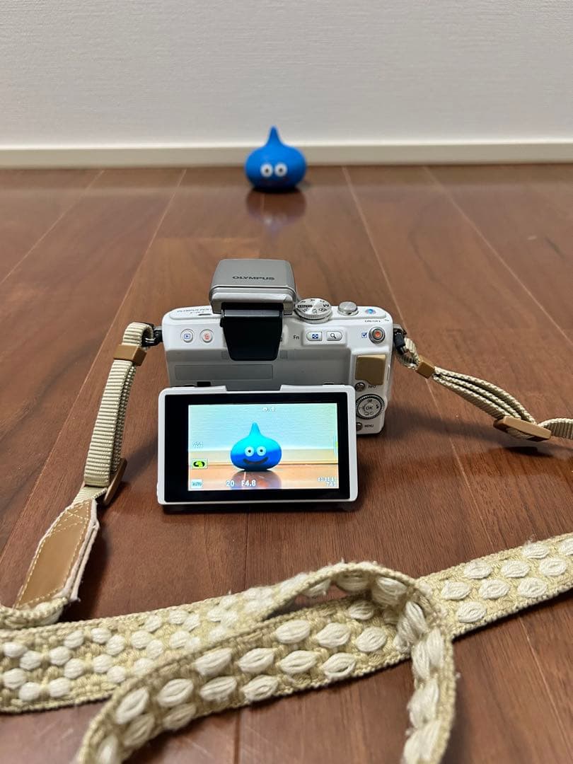 OLYMPUS ミラーレス一眼 ホワイト